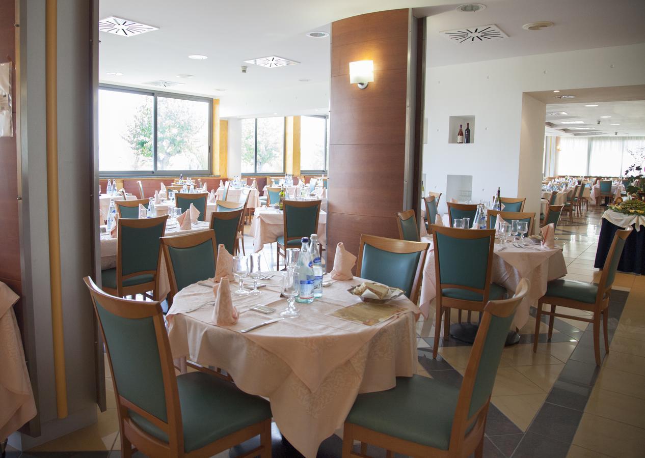 Hotel Atlas Alba Adriatica Esterno foto