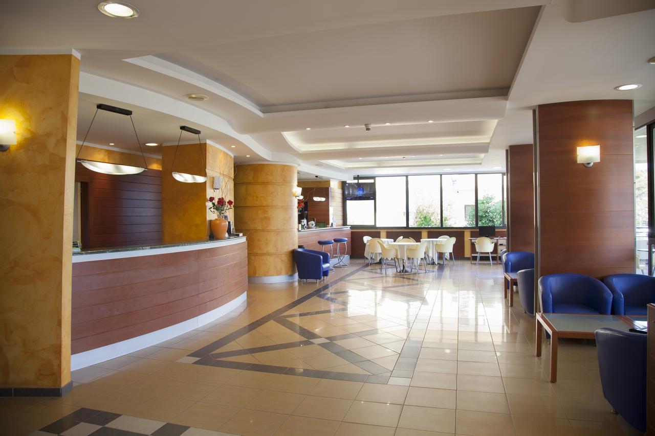 Hotel Atlas Alba Adriatica Esterno foto