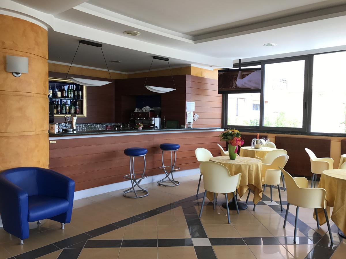 Hotel Atlas Alba Adriatica Esterno foto