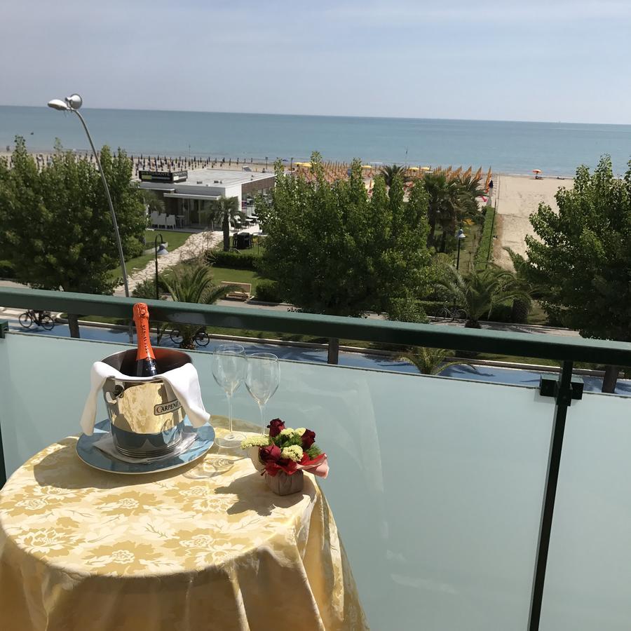 Hotel Atlas Alba Adriatica Esterno foto