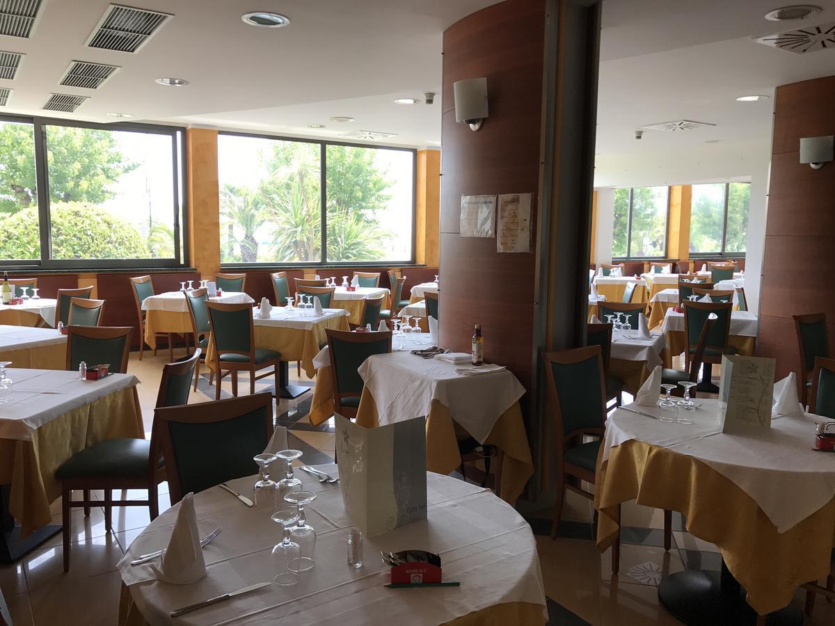 Hotel Atlas Alba Adriatica Esterno foto