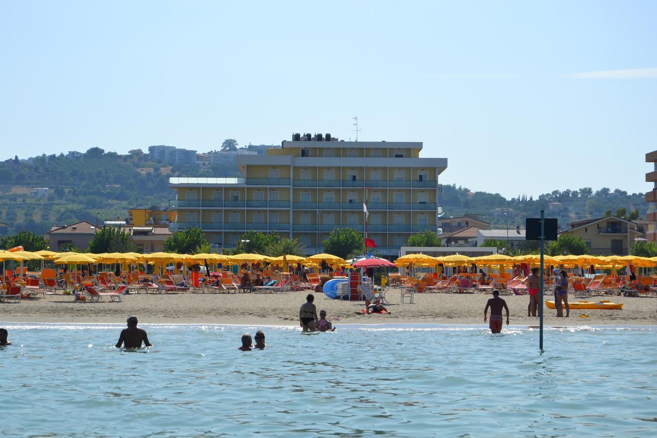 Hotel Atlas Alba Adriatica Esterno foto