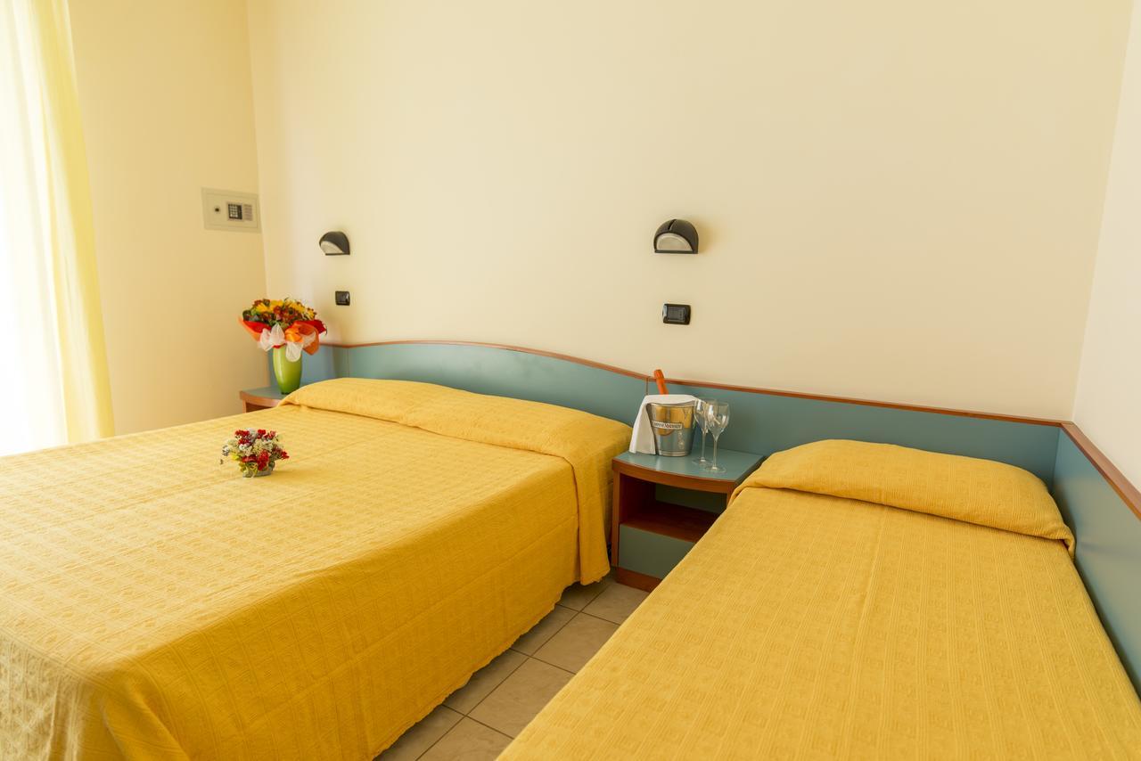 Hotel Atlas Alba Adriatica Esterno foto