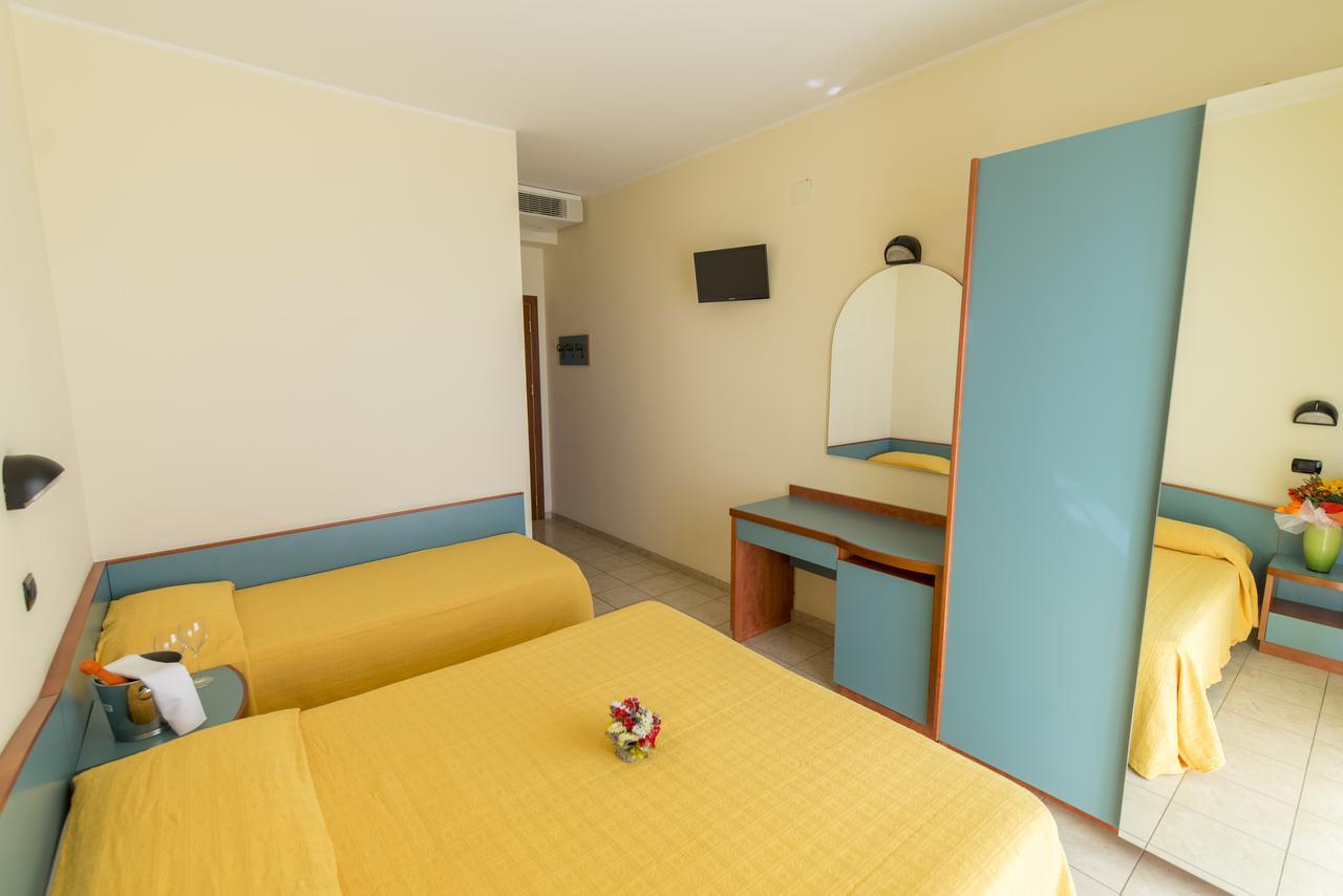 Hotel Atlas Alba Adriatica Esterno foto