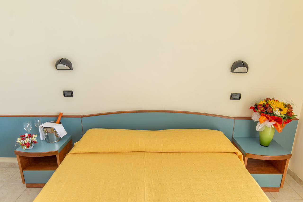 Hotel Atlas Alba Adriatica Esterno foto