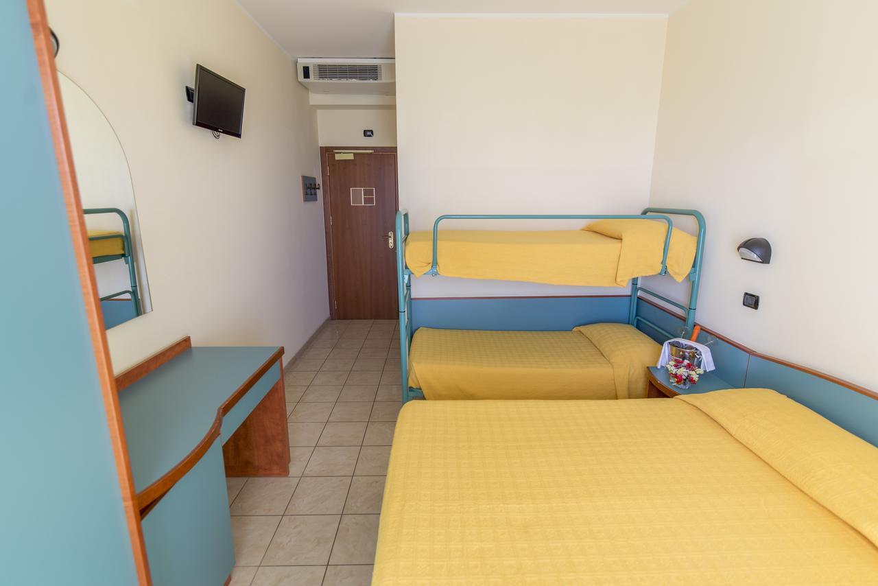 Hotel Atlas Alba Adriatica Esterno foto