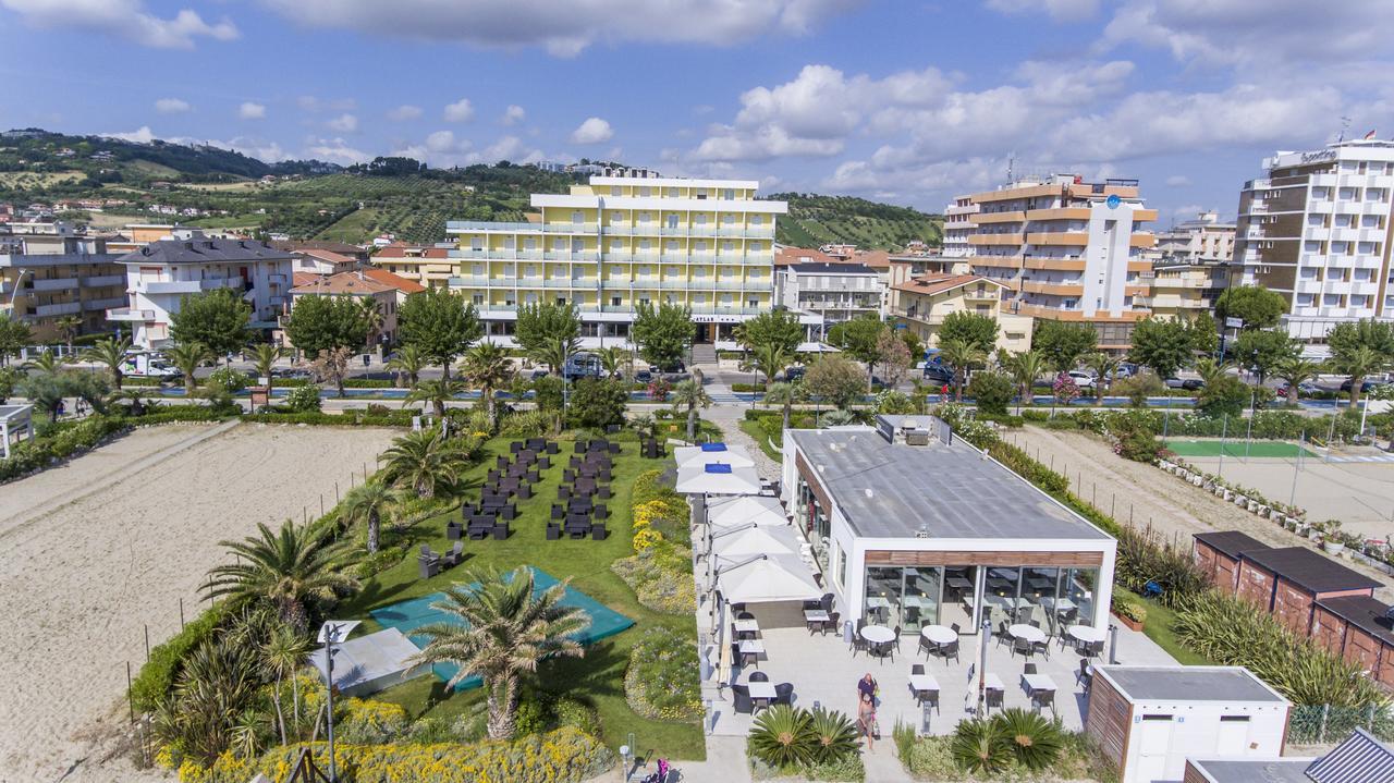 Hotel Atlas Alba Adriatica Esterno foto