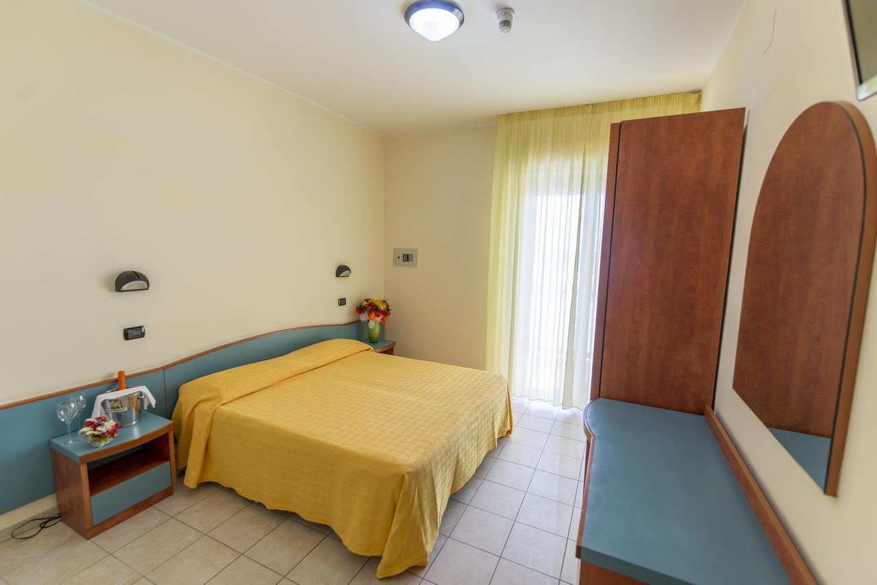 Hotel Atlas Alba Adriatica Esterno foto