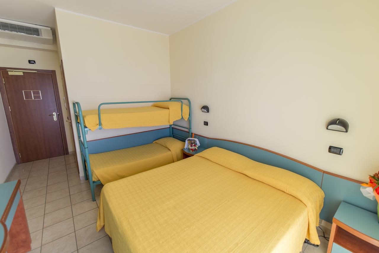 Hotel Atlas Alba Adriatica Esterno foto