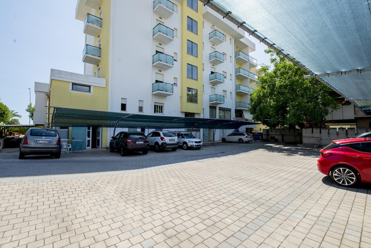 Hotel Atlas Alba Adriatica Esterno foto