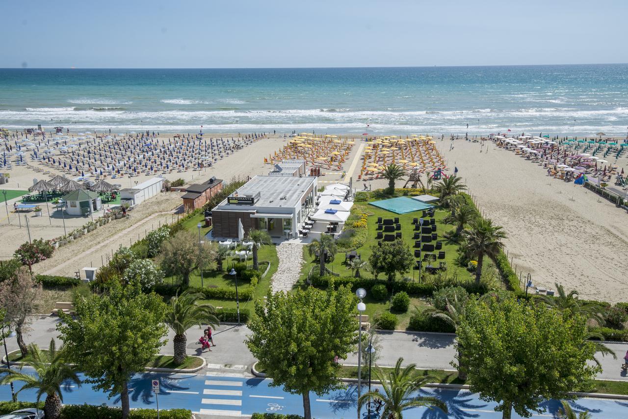 Hotel Atlas Alba Adriatica Esterno foto